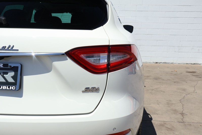 Maserati Levante Vehicle Full-screen Gallery Image 07