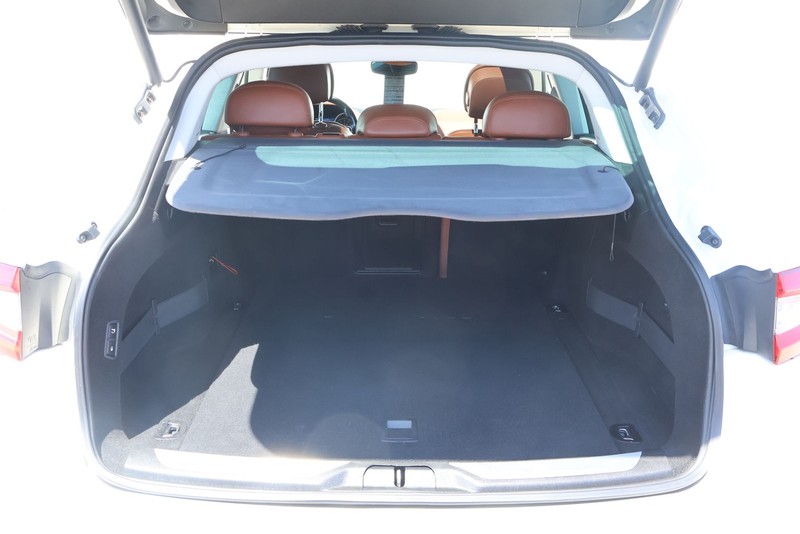 Maserati Levante Vehicle Full-screen Gallery Image 09