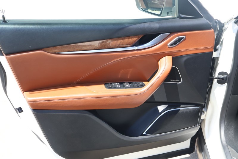 Maserati Levante Vehicle Full-screen Gallery Image 17