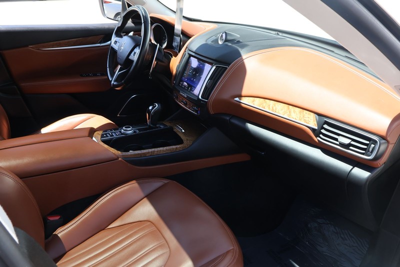 Maserati Levante Vehicle Full-screen Gallery Image 25
