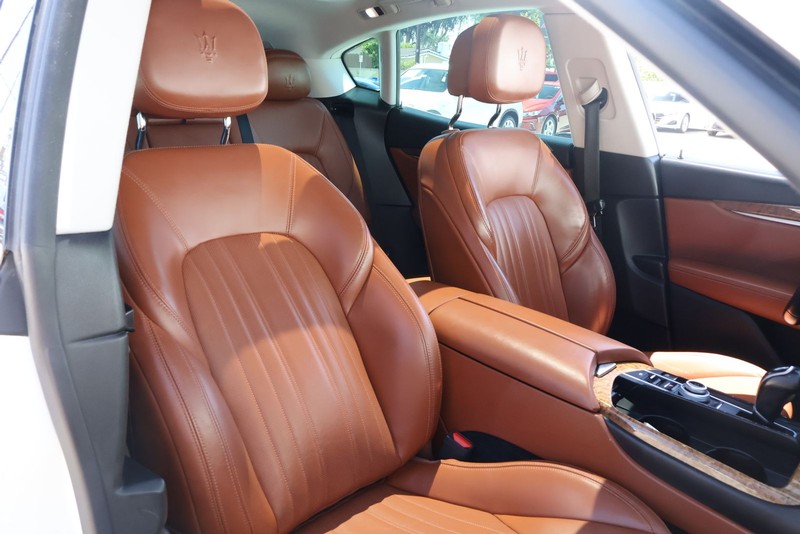 Maserati Levante Vehicle Full-screen Gallery Image 27
