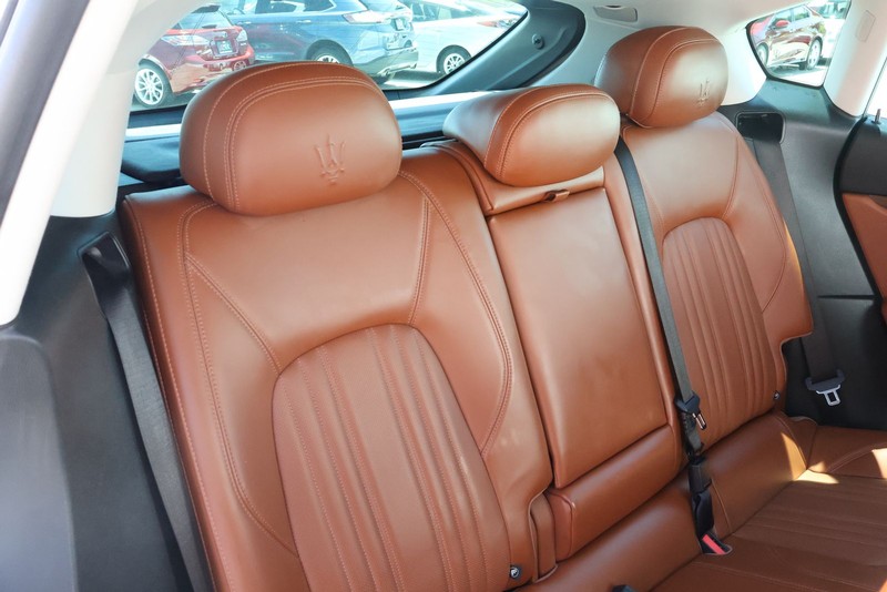 Maserati Levante Vehicle Full-screen Gallery Image 28