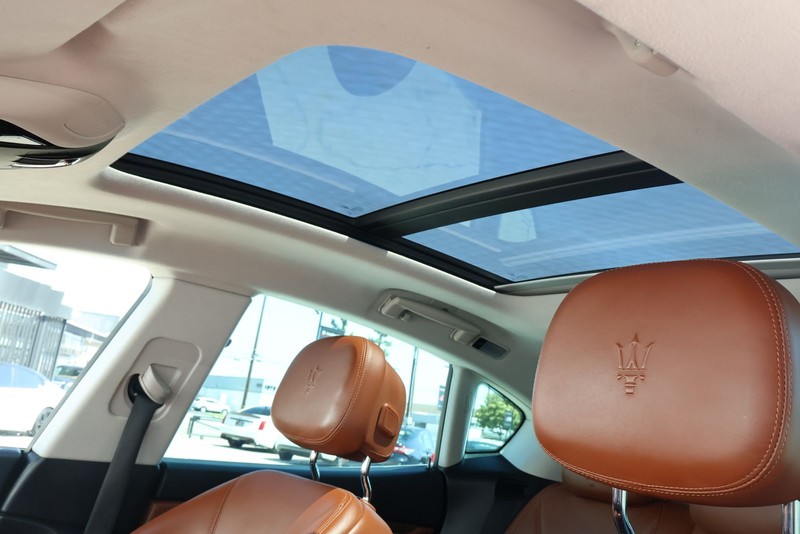 Maserati Levante Vehicle Full-screen Gallery Image 38