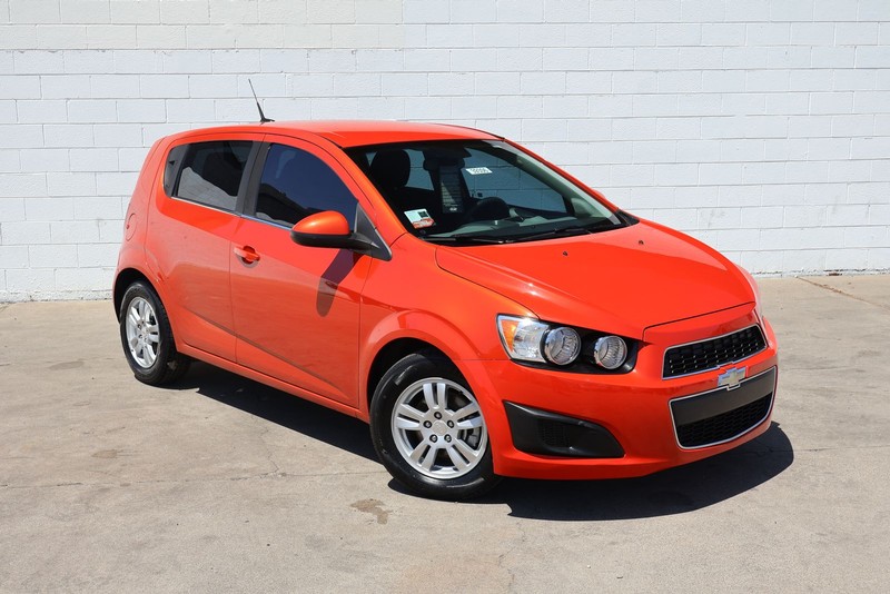Chevrolet Sonic Vehicle Full-screen Gallery Image 01