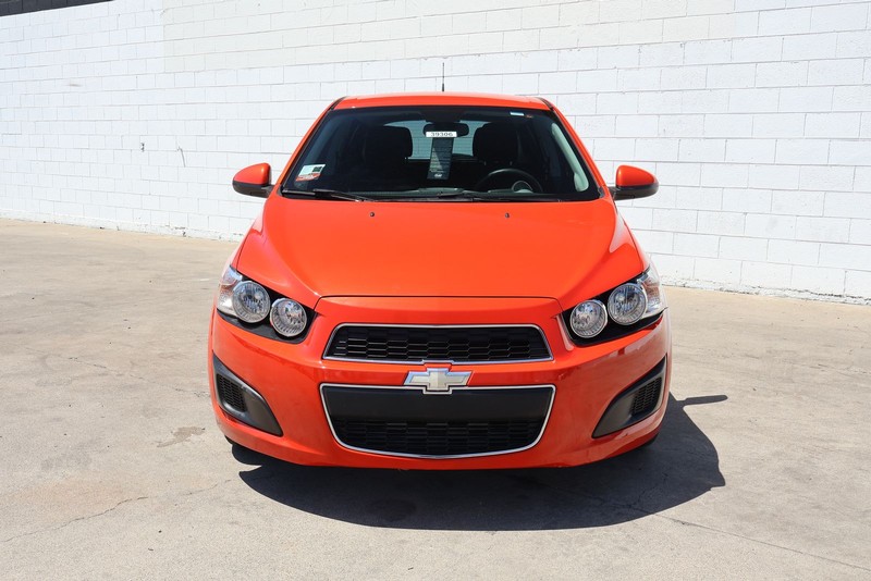 Chevrolet Sonic Vehicle Full-screen Gallery Image 02
