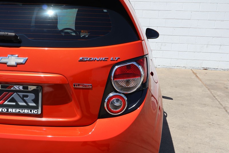 Chevrolet Sonic Vehicle Full-screen Gallery Image 07