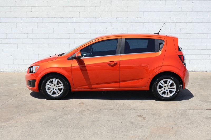 Chevrolet Sonic Vehicle Full-screen Gallery Image 10