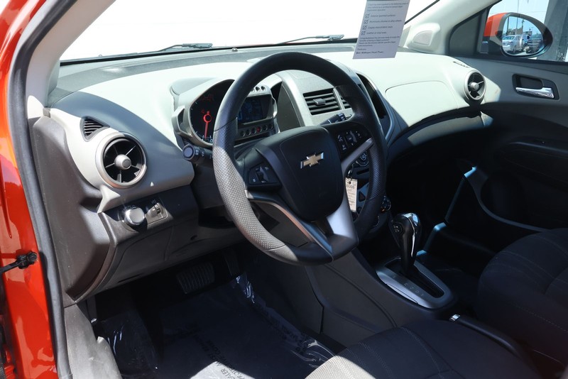 Chevrolet Sonic Vehicle Full-screen Gallery Image 15