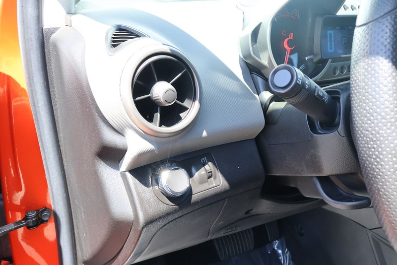 Chevrolet Sonic Vehicle Full-screen Gallery Image 16