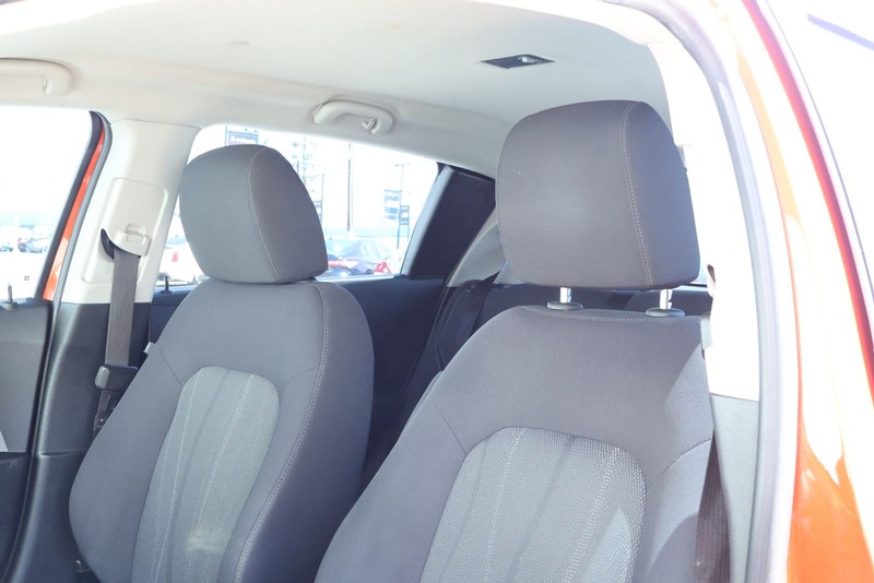 Chevrolet Sonic Vehicle Full-screen Gallery Image 17