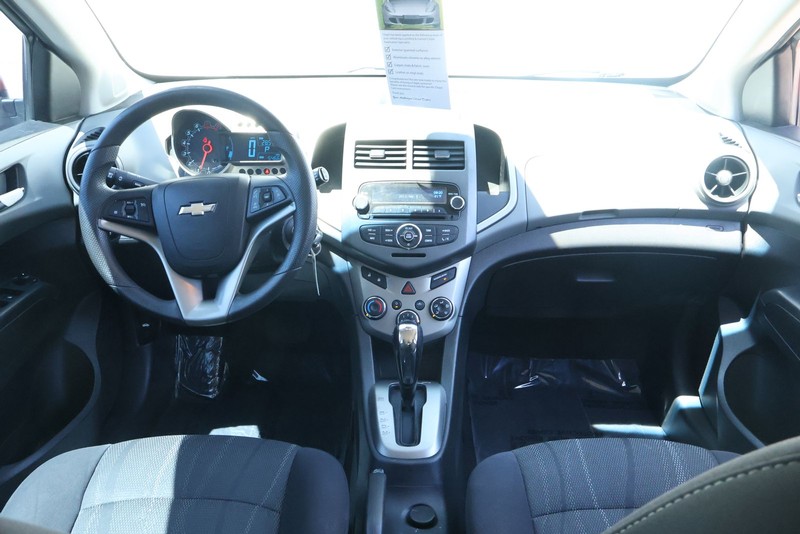 Chevrolet Sonic Vehicle Full-screen Gallery Image 22
