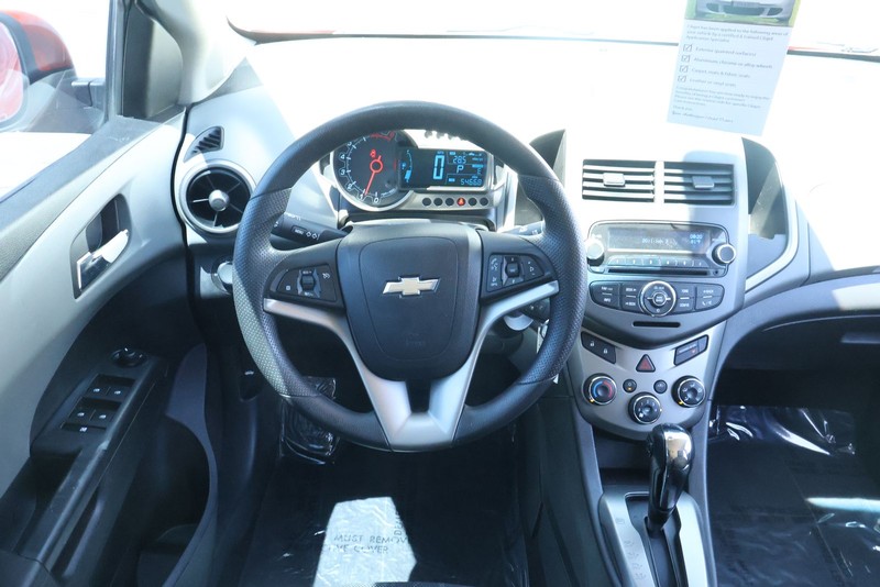 Chevrolet Sonic Vehicle Full-screen Gallery Image 24