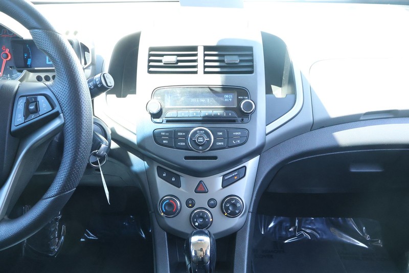 Chevrolet Sonic Vehicle Full-screen Gallery Image 25
