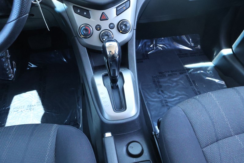 Chevrolet Sonic Vehicle Full-screen Gallery Image 27