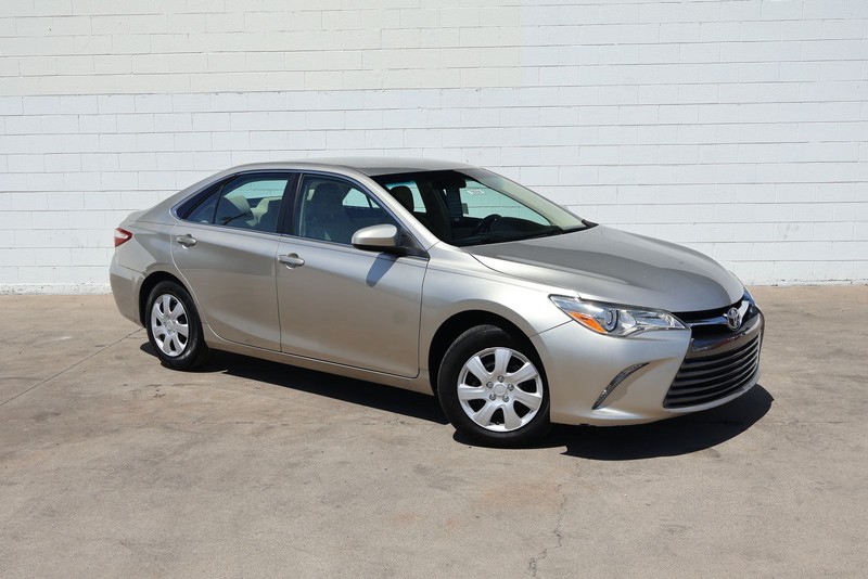 Toyota Camry Vehicle Full-screen Gallery Image 01