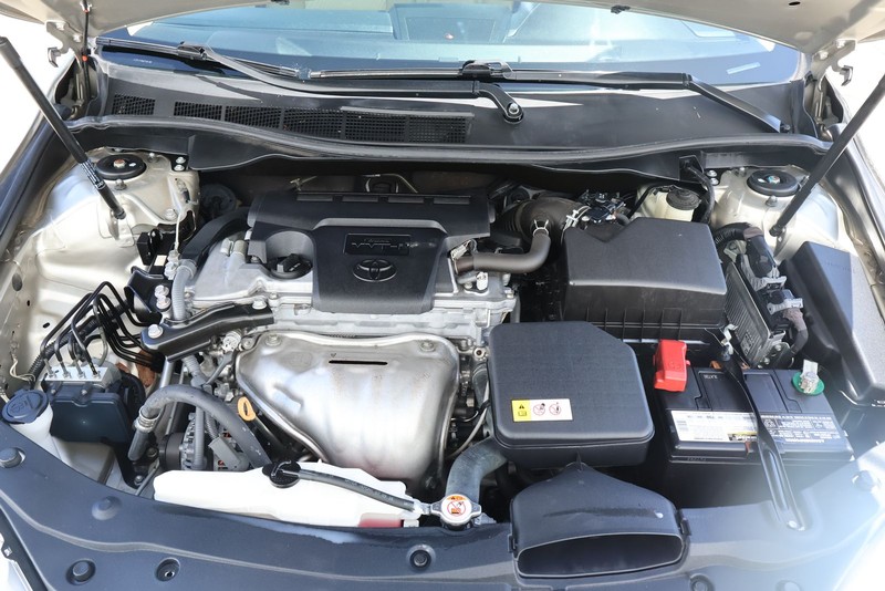 Toyota Camry Vehicle Full-screen Gallery Image 13