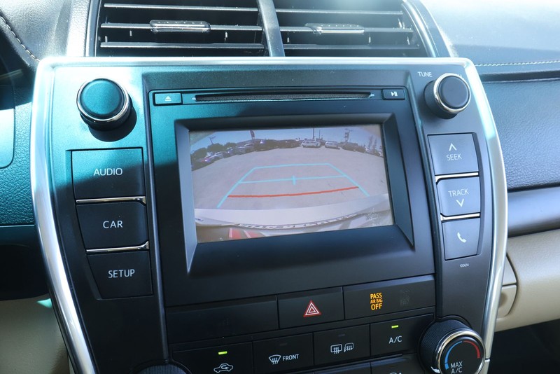 Toyota Camry Vehicle Full-screen Gallery Image 29