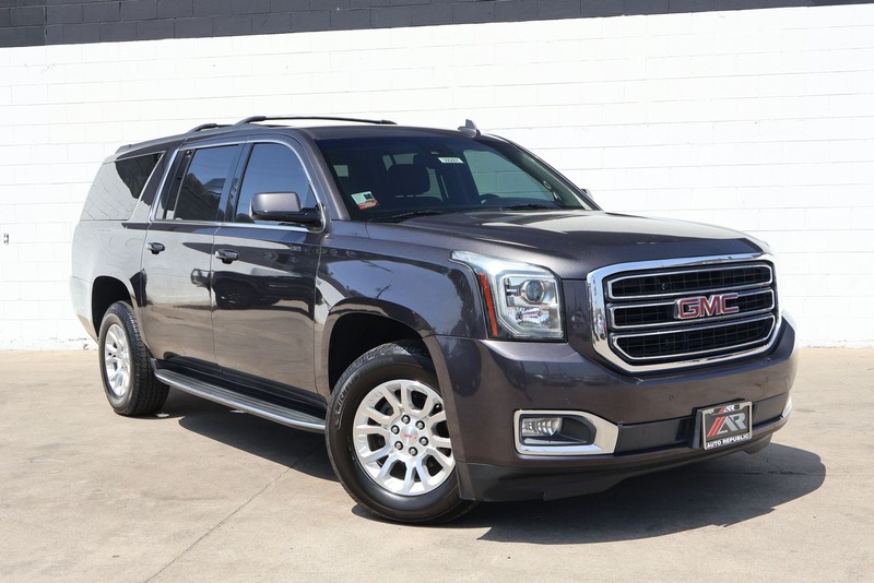 GMC Yukon XL Vehicle Full-screen Gallery Image 01