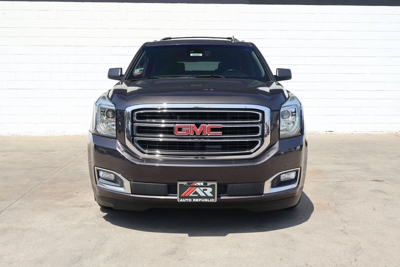 GMC Yukon XL Vehicle Full-screen Gallery Image 02