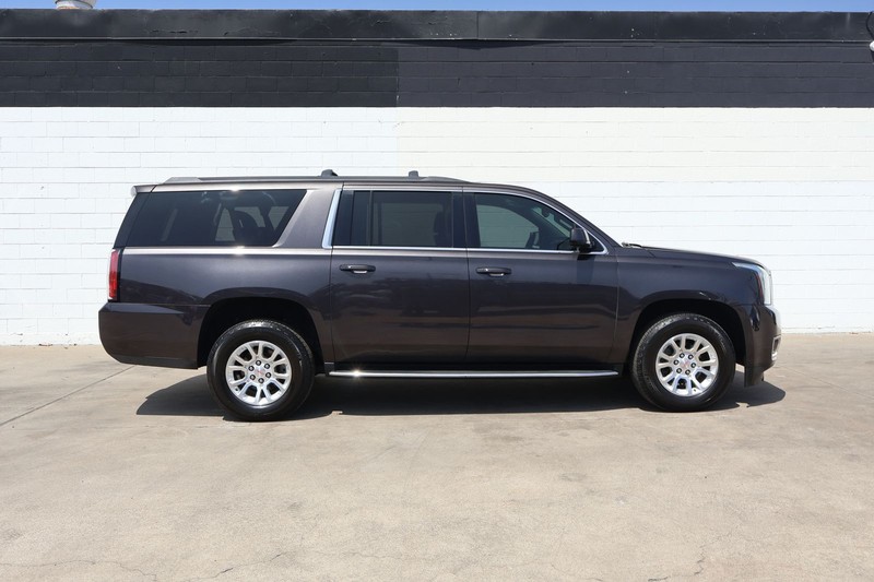 GMC Yukon XL Vehicle Full-screen Gallery Image 04