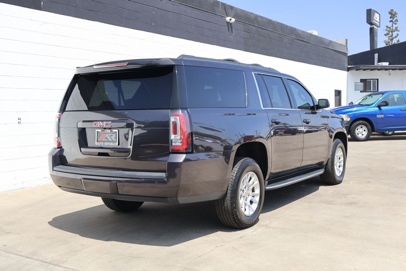 GMC Yukon XL Vehicle Full-screen Gallery Image 05