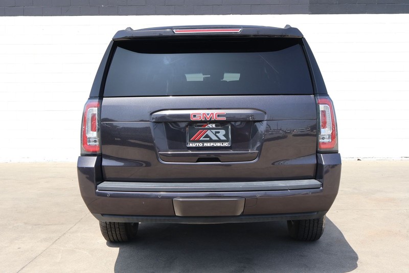 GMC Yukon XL Vehicle Full-screen Gallery Image 06