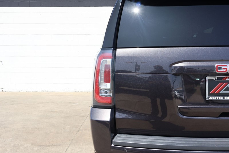 GMC Yukon XL Vehicle Full-screen Gallery Image 07