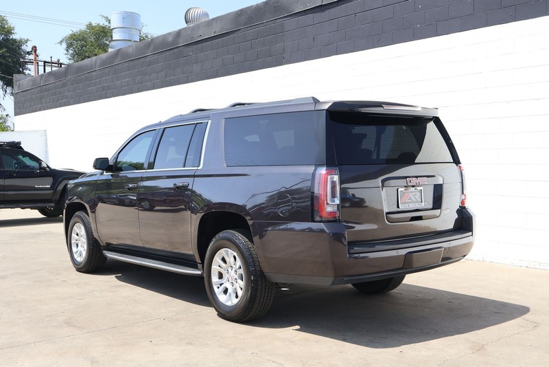 GMC Yukon XL Vehicle Full-screen Gallery Image 10
