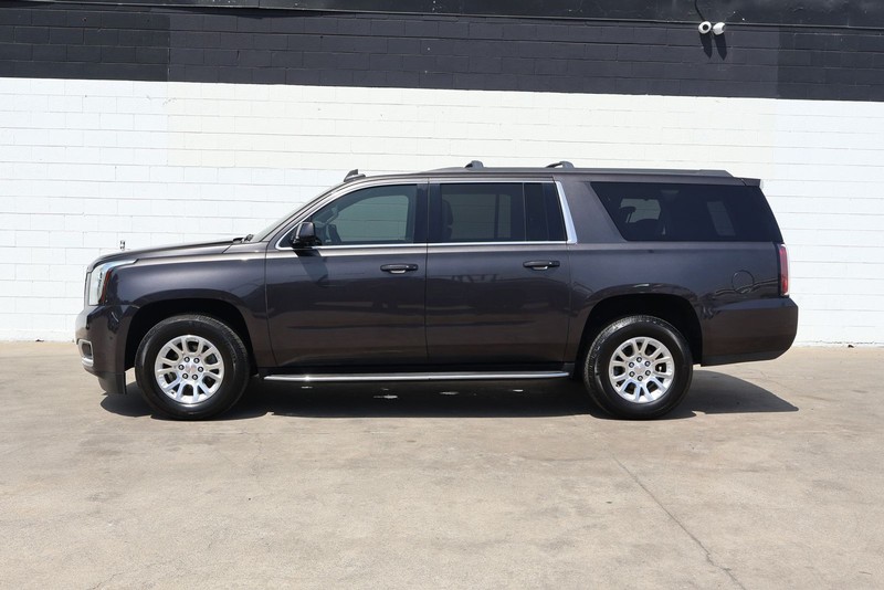 GMC Yukon XL Vehicle Full-screen Gallery Image 11