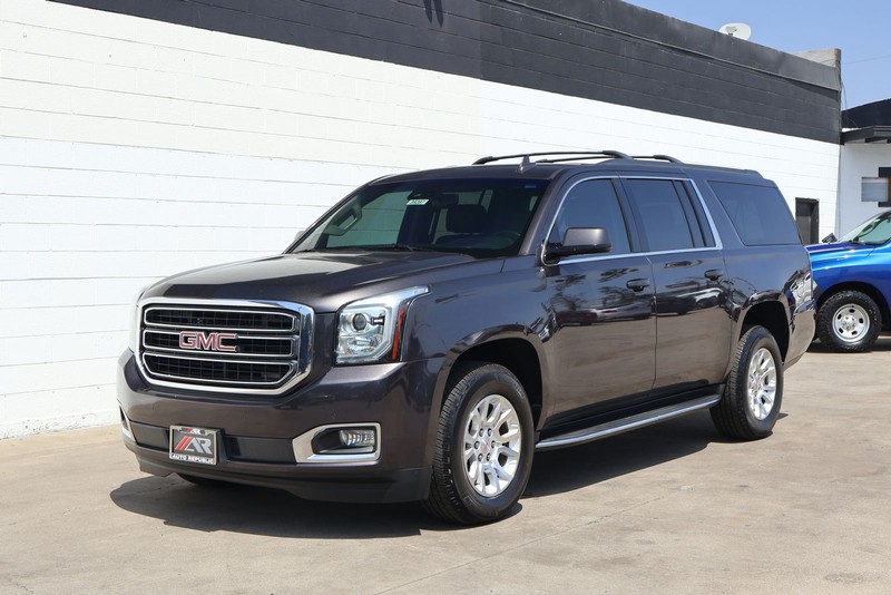 GMC Yukon XL Vehicle Full-screen Gallery Image 12