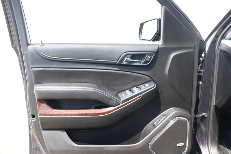 GMC Yukon XL Vehicle Full-screen Gallery Image 14