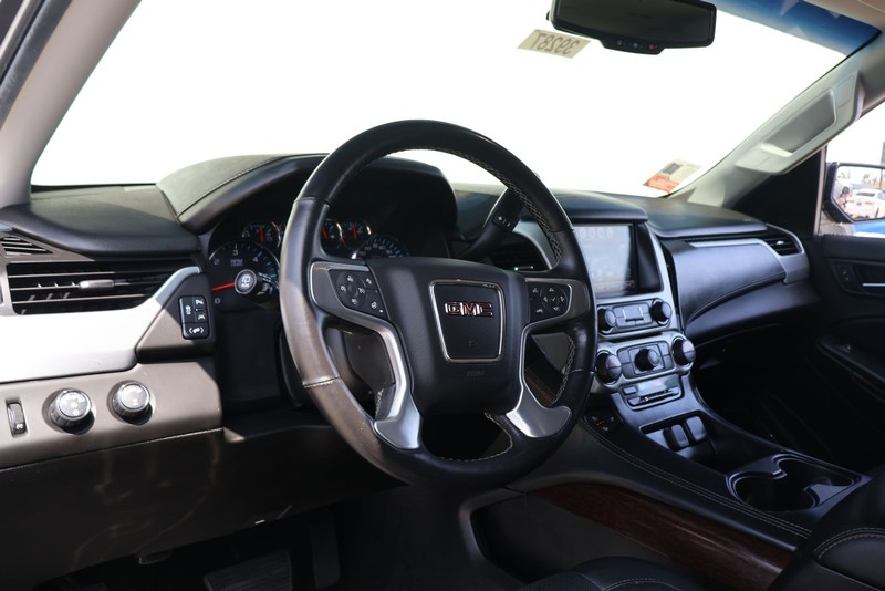 GMC Yukon XL Vehicle Full-screen Gallery Image 15