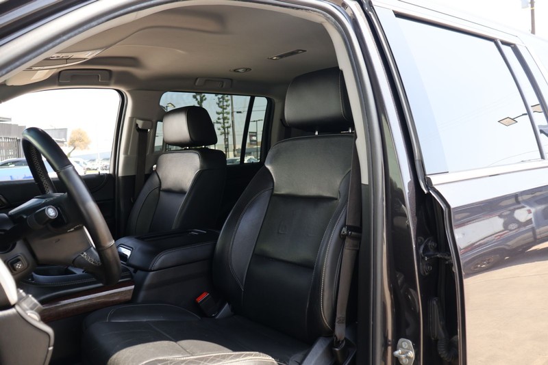 GMC Yukon XL Vehicle Full-screen Gallery Image 16