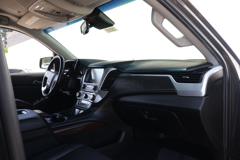 GMC Yukon XL Vehicle Full-screen Gallery Image 18