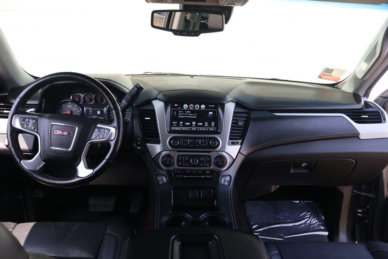 GMC Yukon XL Vehicle Full-screen Gallery Image 23