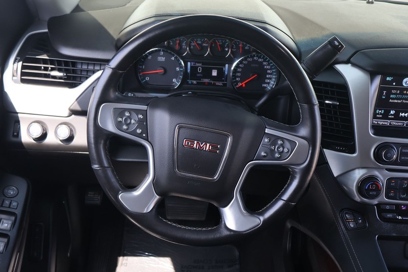 GMC Yukon XL Vehicle Full-screen Gallery Image 25