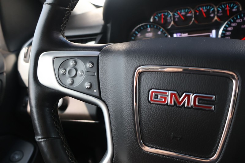 GMC Yukon XL Vehicle Full-screen Gallery Image 26