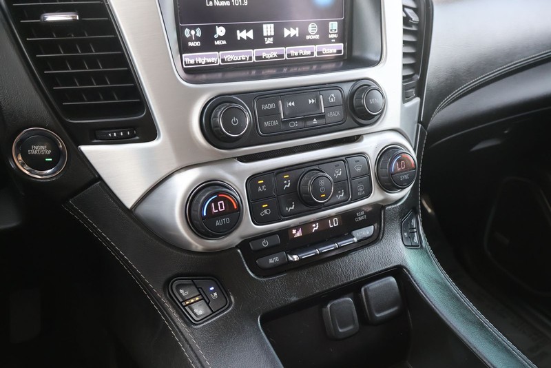 GMC Yukon XL Vehicle Full-screen Gallery Image 31