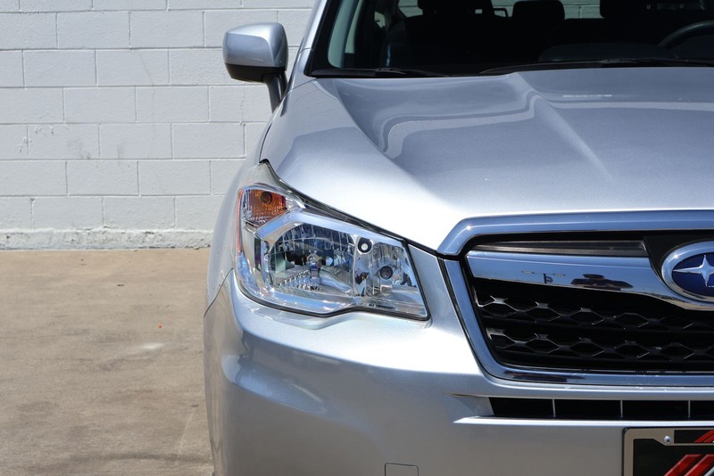 Subaru Forester Vehicle Full-screen Gallery Image 03