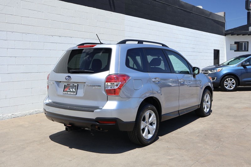 Subaru Forester Vehicle Full-screen Gallery Image 05