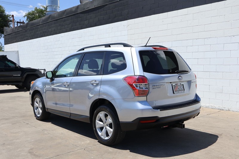 Subaru Forester Vehicle Full-screen Gallery Image 09