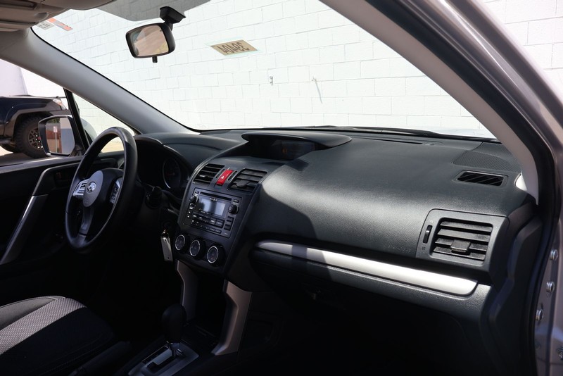 Subaru Forester Vehicle Full-screen Gallery Image 18