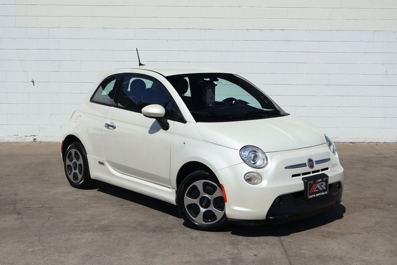 FIAT 500e Vehicle Full-screen Gallery Image 01