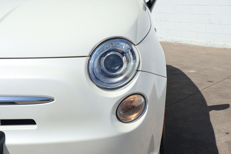 FIAT 500e Vehicle Full-screen Gallery Image 03