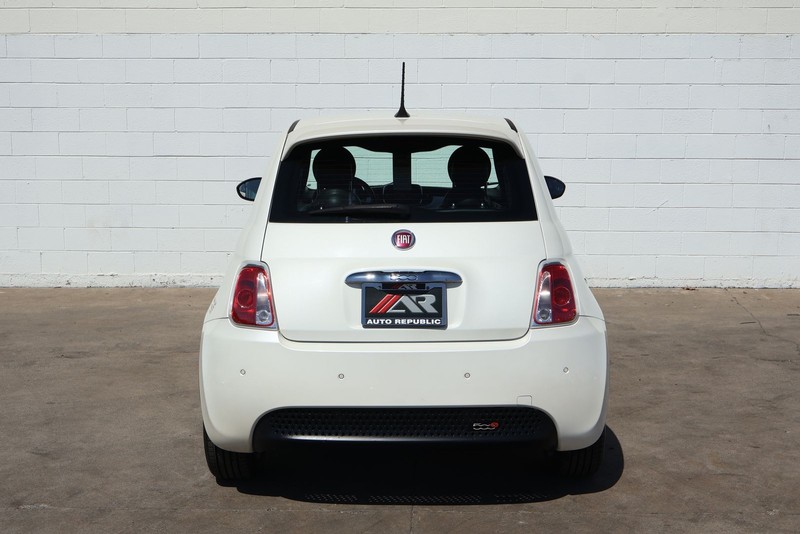 FIAT 500e Vehicle Full-screen Gallery Image 07