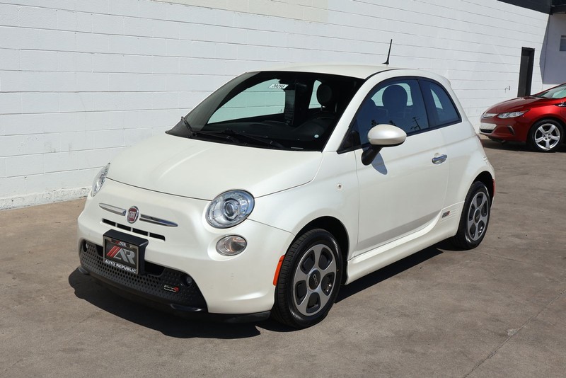 FIAT 500e Vehicle Full-screen Gallery Image 12