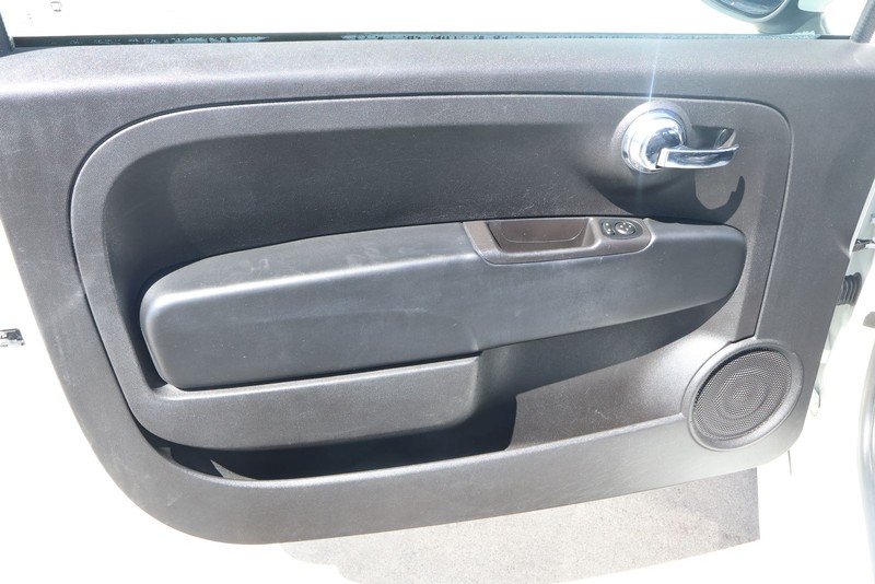 FIAT 500e Vehicle Full-screen Gallery Image 15