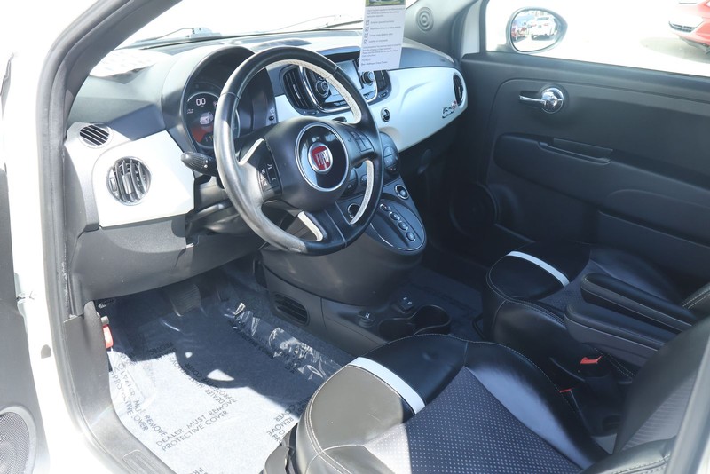 FIAT 500e Vehicle Full-screen Gallery Image 16