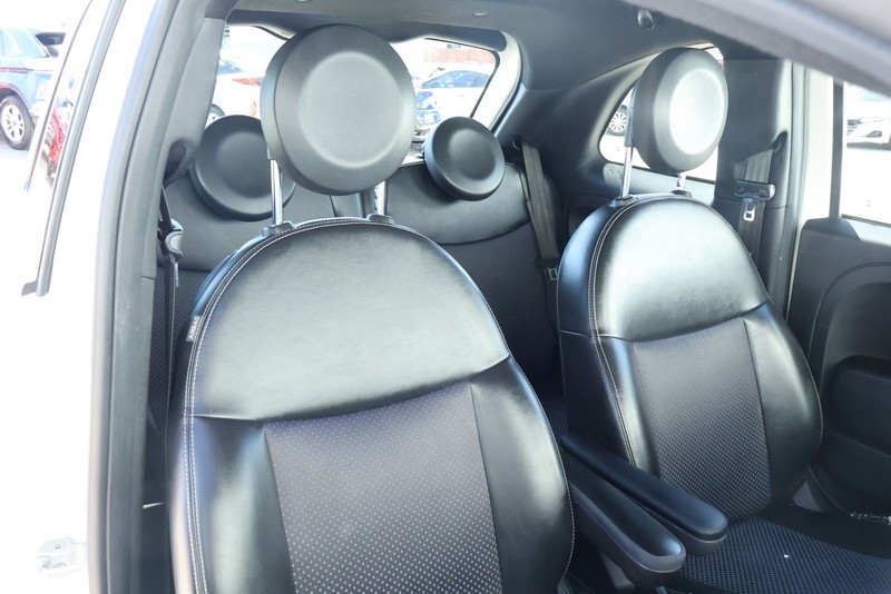 FIAT 500e Vehicle Full-screen Gallery Image 19