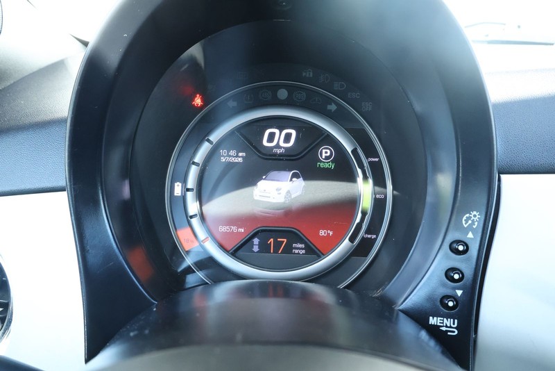FIAT 500e Vehicle Full-screen Gallery Image 23